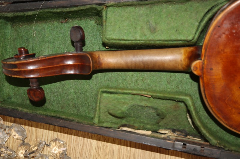 An early 20th century Saxon violin cased with bow and a cased banjo